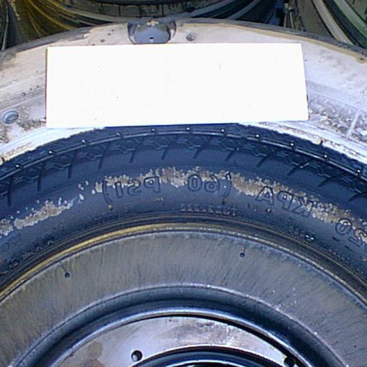 Problemă cunoscută în producția de pneuri: Ancrasarea matriţei | Soluția: Agenţi de demulare de la Chem-Trend
